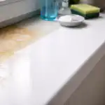 Salajane viis kollaste plekkide eemaldamiseks aknalaualt paari minutiga salajane-viis-kollaste-plekkide-eemaldamiseks-aknalaualt-paari-minutiga.png